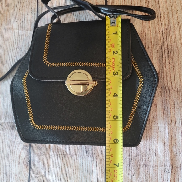 Black Mini Push Lock Polygon Shaped Satchel Bag✨️ - Picture 5 of 12